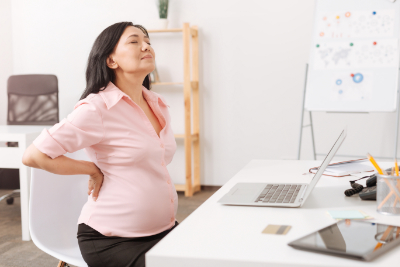 pregnant_worker_desk